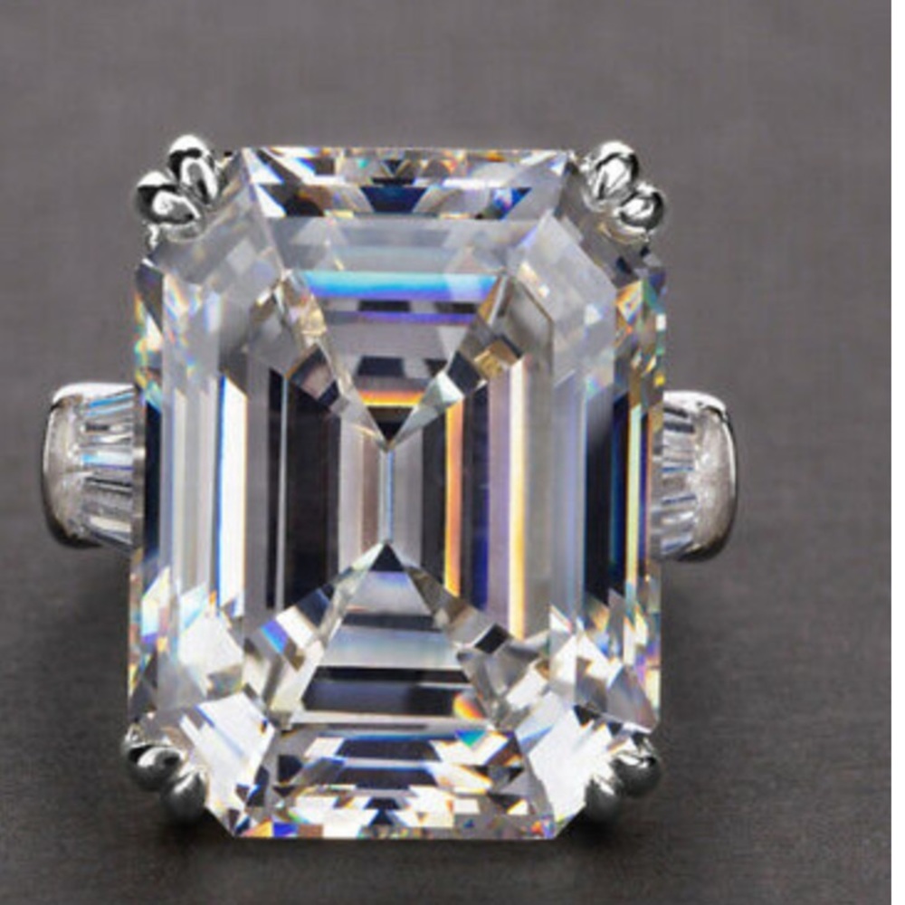 New Gorgeous 925 Silver Ring  Cut White Sapphire